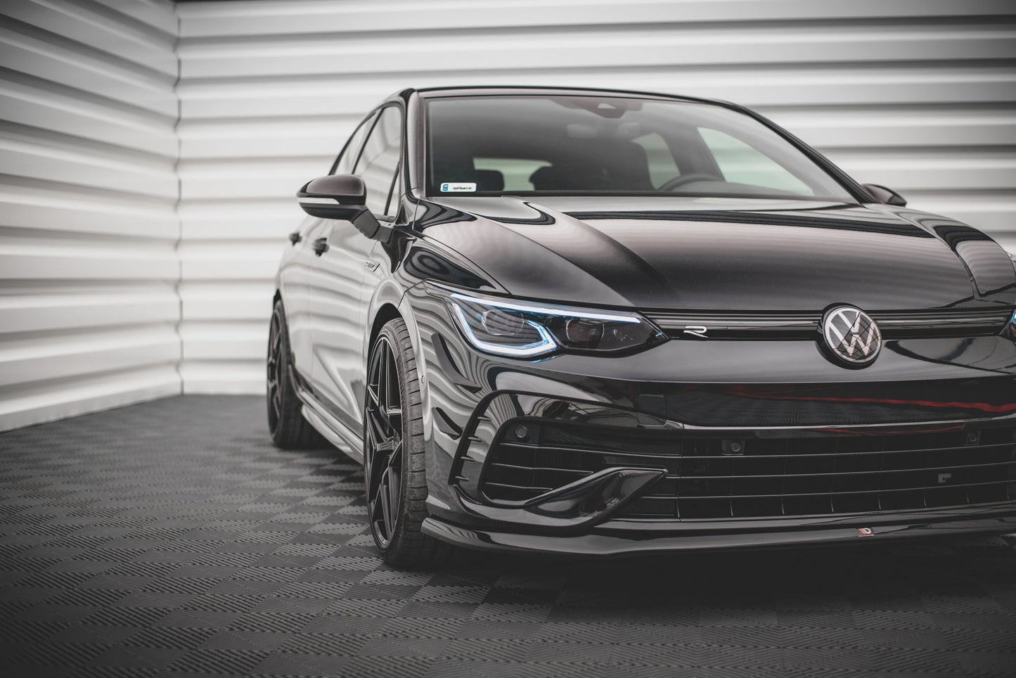 Front Ansatz V.5 für VW Golf R Mk8 schwarz Hochglanz