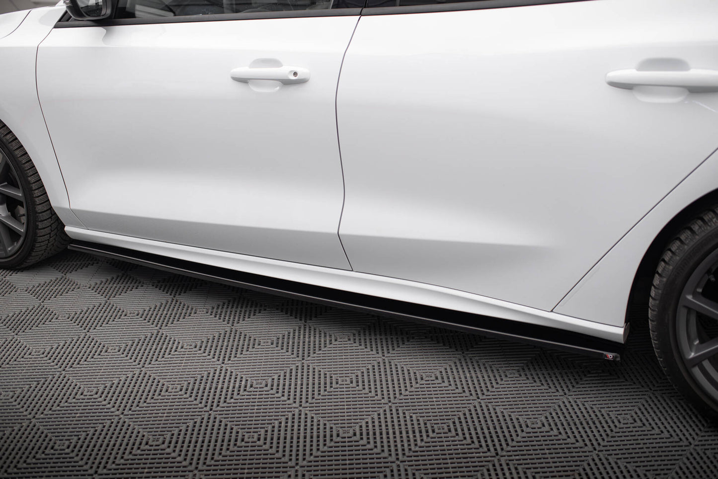 Seitenschweller Ansatz für V.1 für Ford Focus ST / ST-Line Mk4 Facelift schwarz Hochglanz