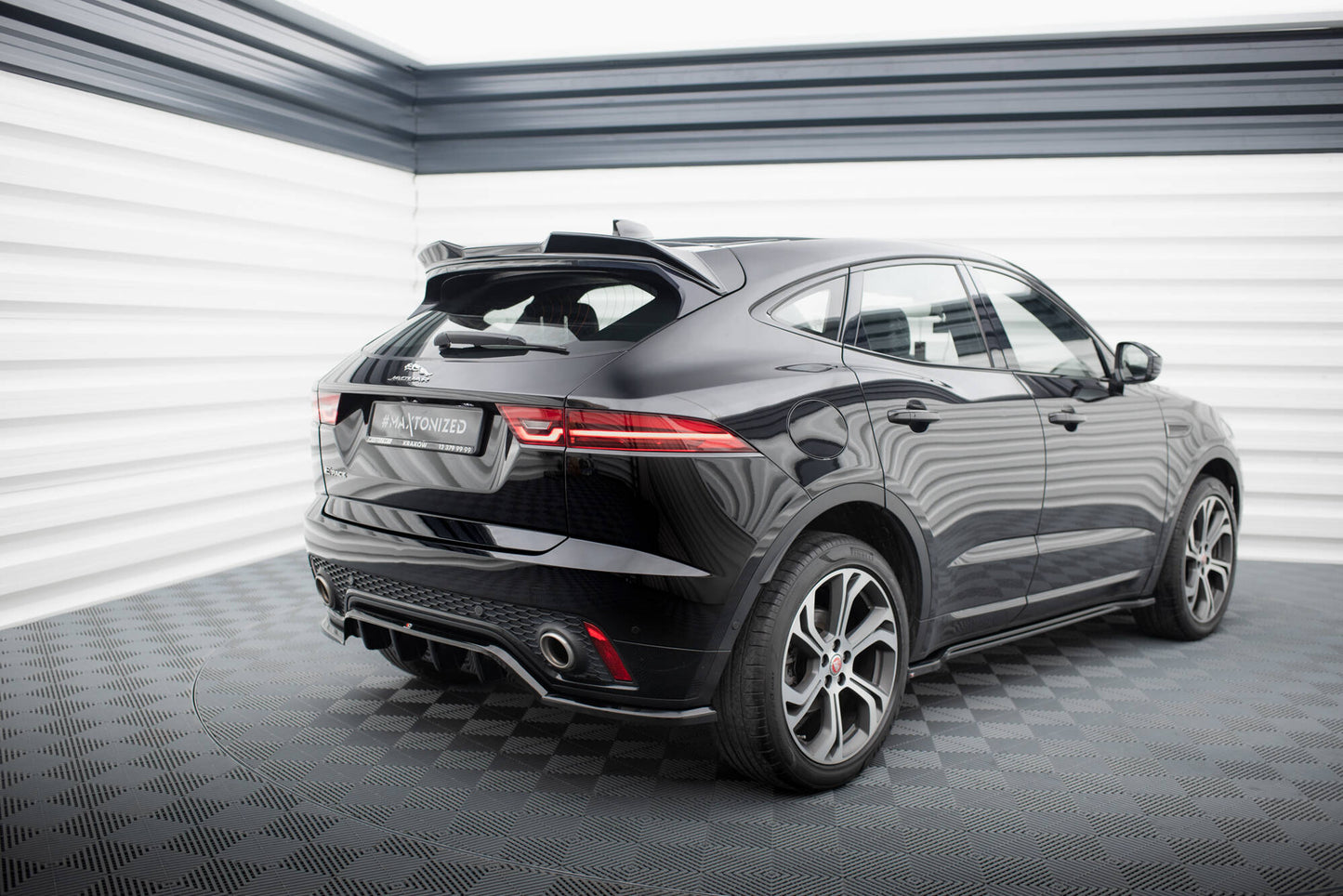 Mittlerer Cup Diffusor DTM Look Heck Ansatz für Jaguar E-Pace R-Dynamic Mk1 schwarz Hochglanz