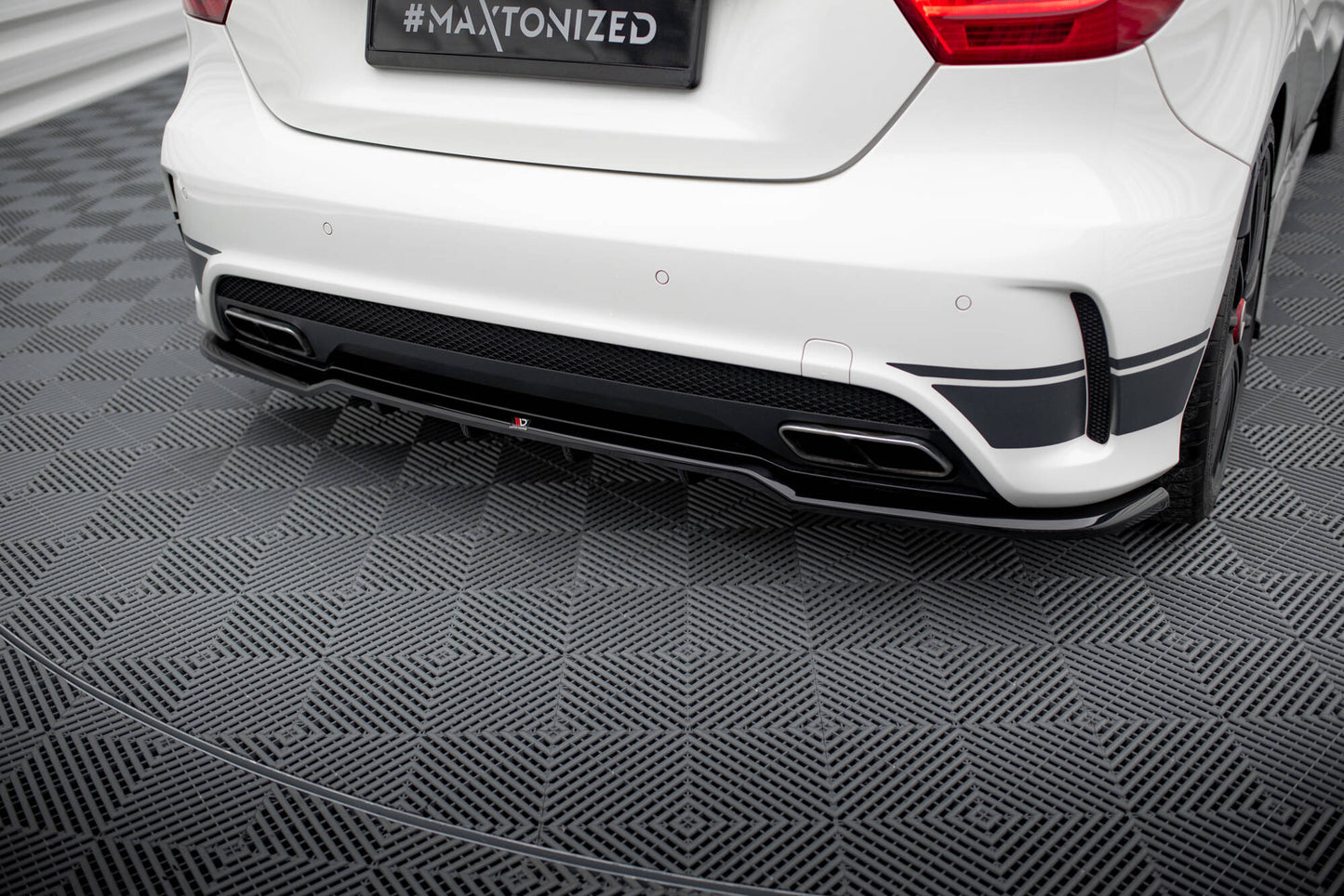 Mittlerer Cup Diffusor DTM Look Heck Ansatz für Mercedes-Benz A45 AMG W176 schwarz Hochglanz