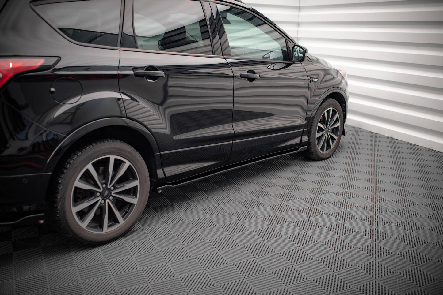 Seitenschweller Ansatz für Ford Escape ST-Line Mk3 schwarz Hochglanz