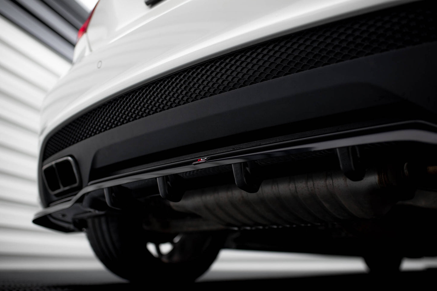 Mittlerer Cup Diffusor DTM Look Heck Ansatz für Mercedes-Benz A45 AMG W176 schwarz Hochglanz