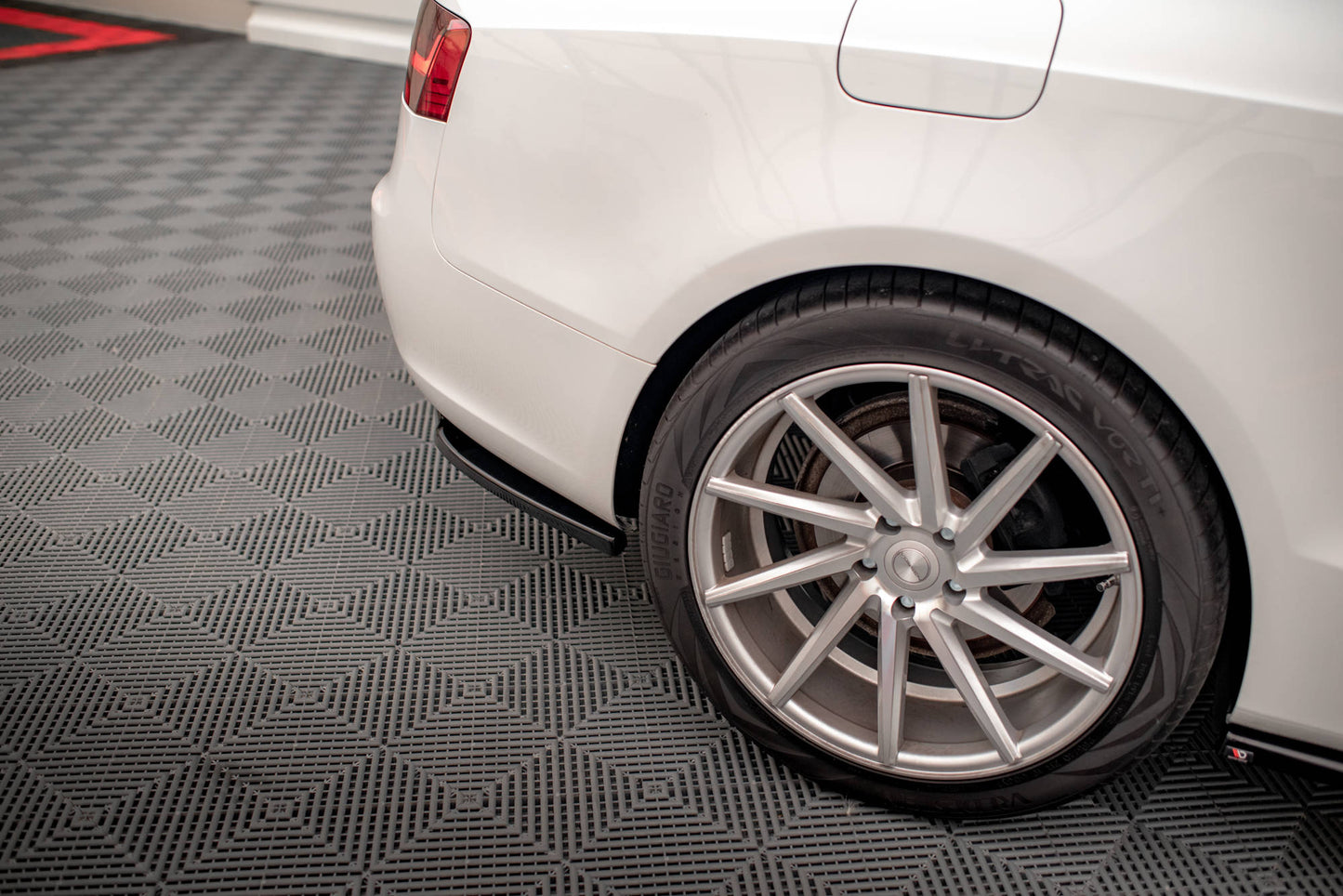 Mittlerer Cup Diffusor DTM Look Heck Ansatz für Audi A5 Coupe 8T Facelift schwarz Hochglanz