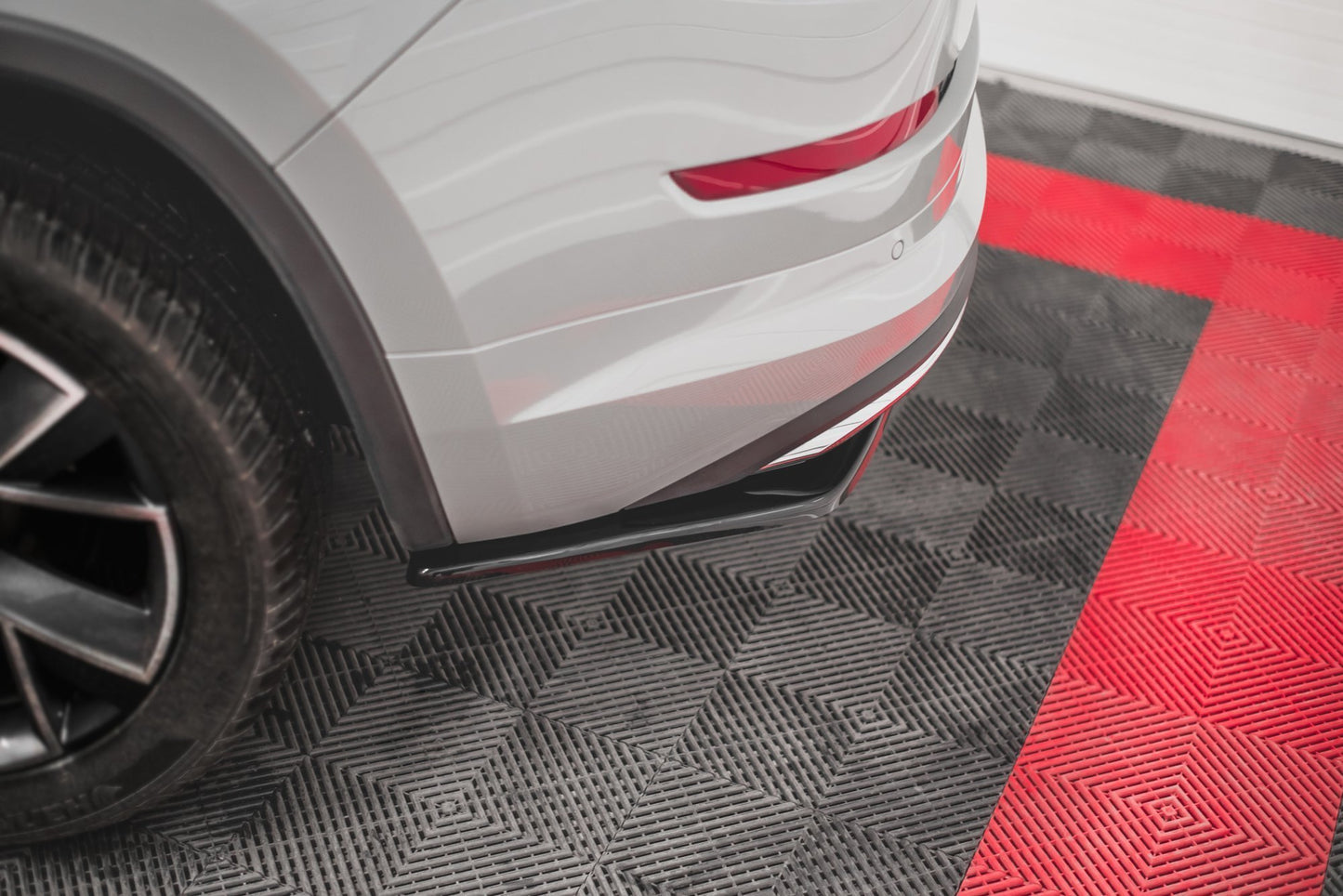 Heck Ansatz Flaps Diffusor für Skoda Kodiaq Sportline Mk1 / Mk1 Facelift schwarz Hochglanz