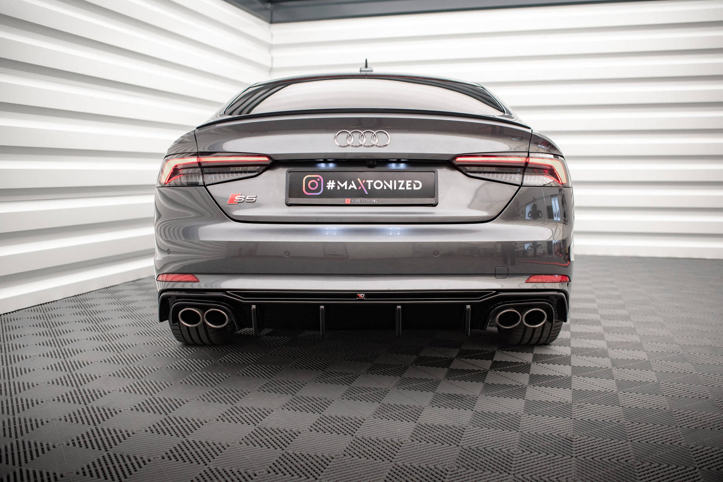Diffusor Heck Ansatz für Audi S5 F5 Coupe / Sportback schwarz Hochglanz