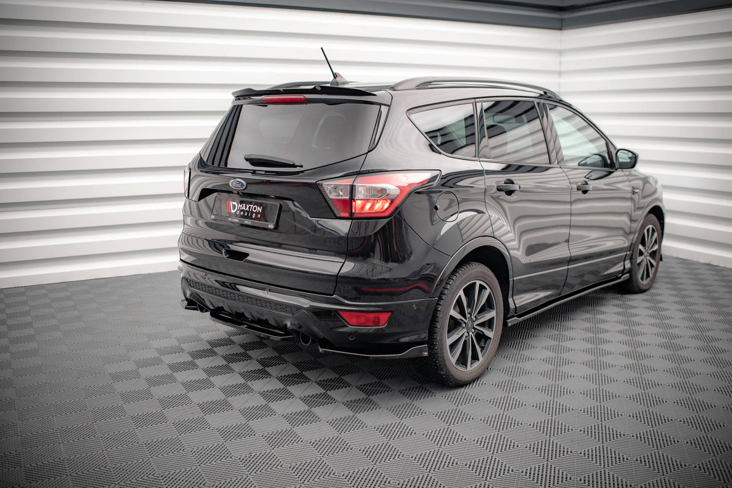 Heckansatz Ford Escape ST-Line Mk3 schwarz Hochglanz