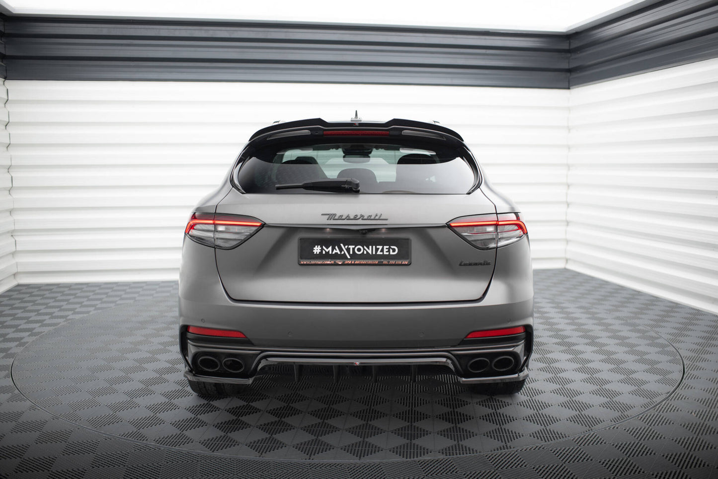 Mittlerer Cup Diffusor DTM Look Heck Ansatz für Maserati Levante Trofeo Mk1 schwarz Hochglanz