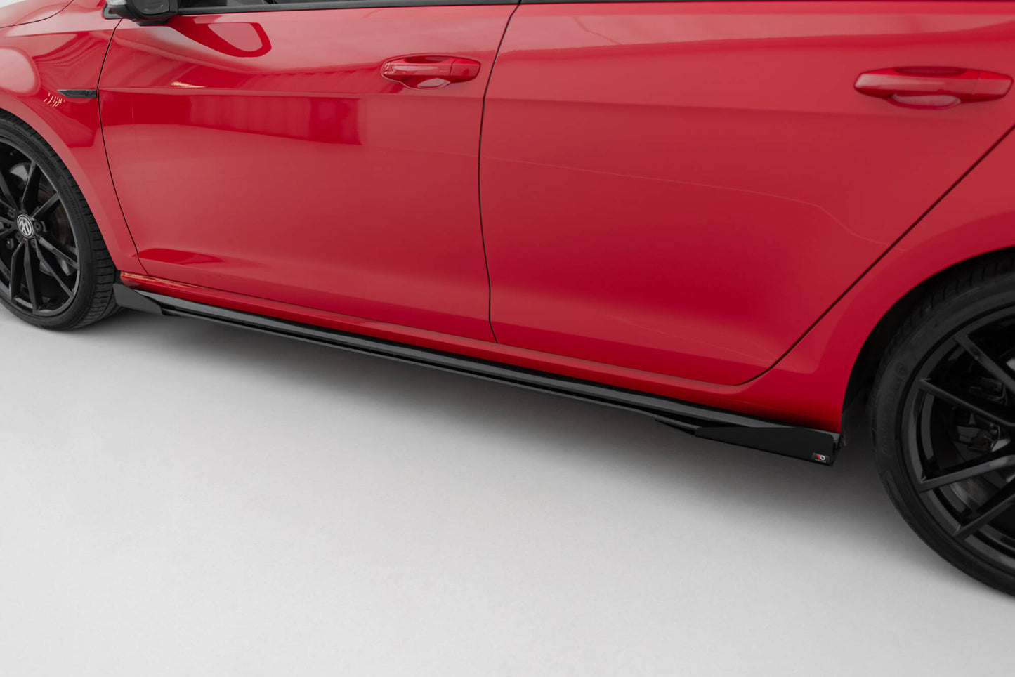 Street Pro Seitenschweller Ansatz + Flaps für VW Golf R / R-Line Mk7 Facelift schwarz Hochglanz