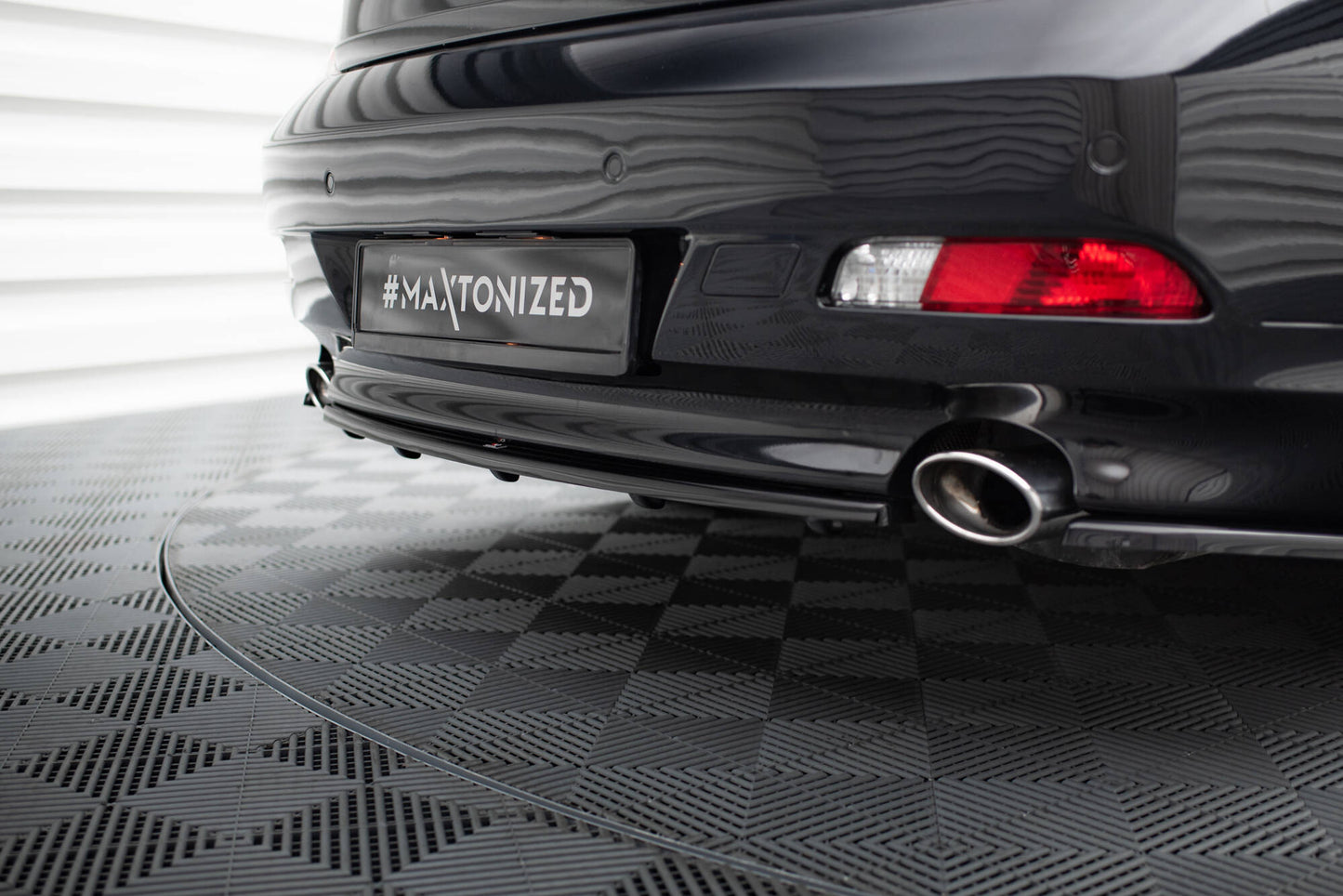 Mittlerer Cup Diffusor DTM Look Heck Ansatz für BMW 6er Coupe / Cabrio E63 / E64 schwarz Hochglanz