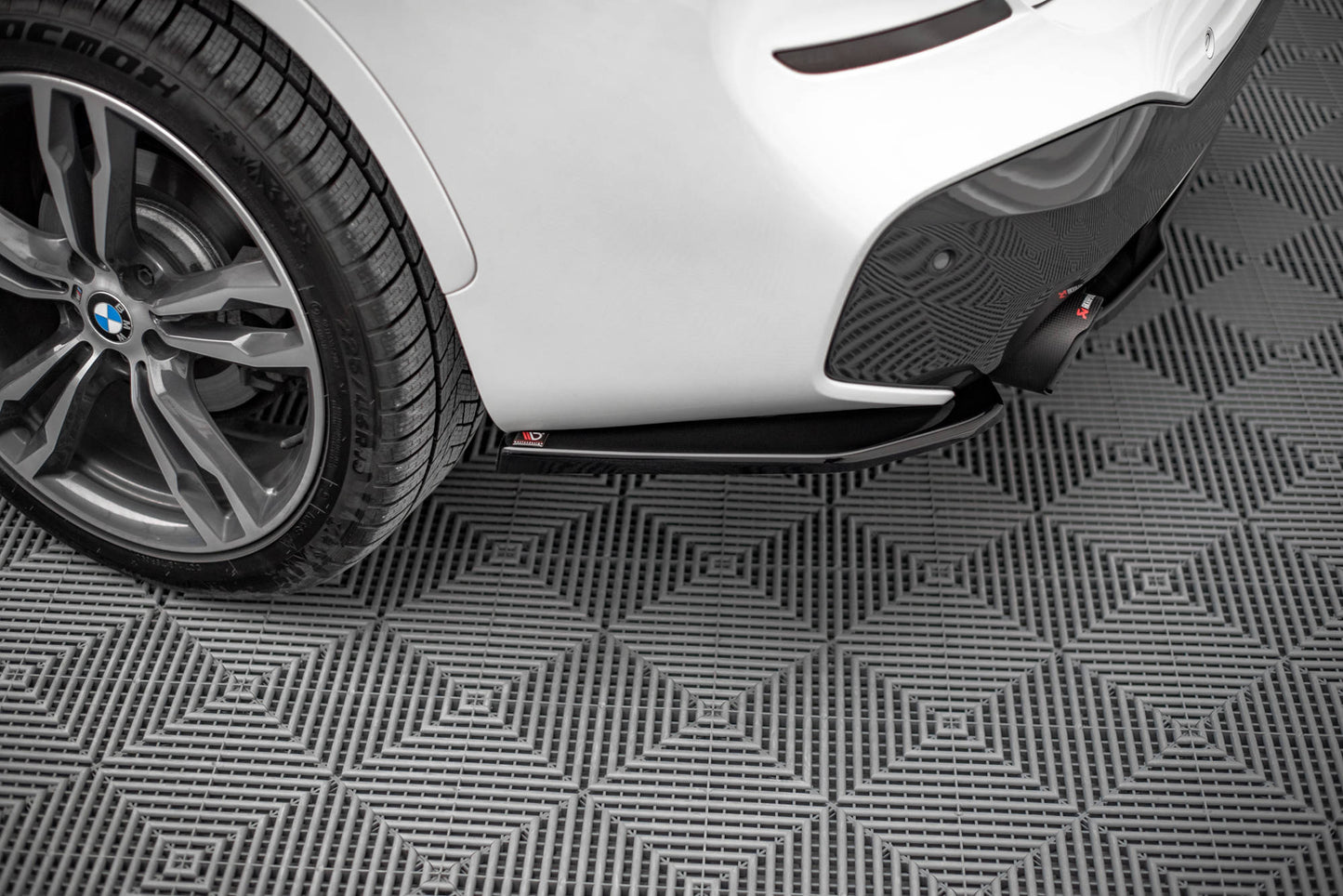 Heck Ansatz Flaps Diffusor für BMW X1 M-Paket F48 / F48 Facelift schwarz Hochglanz
