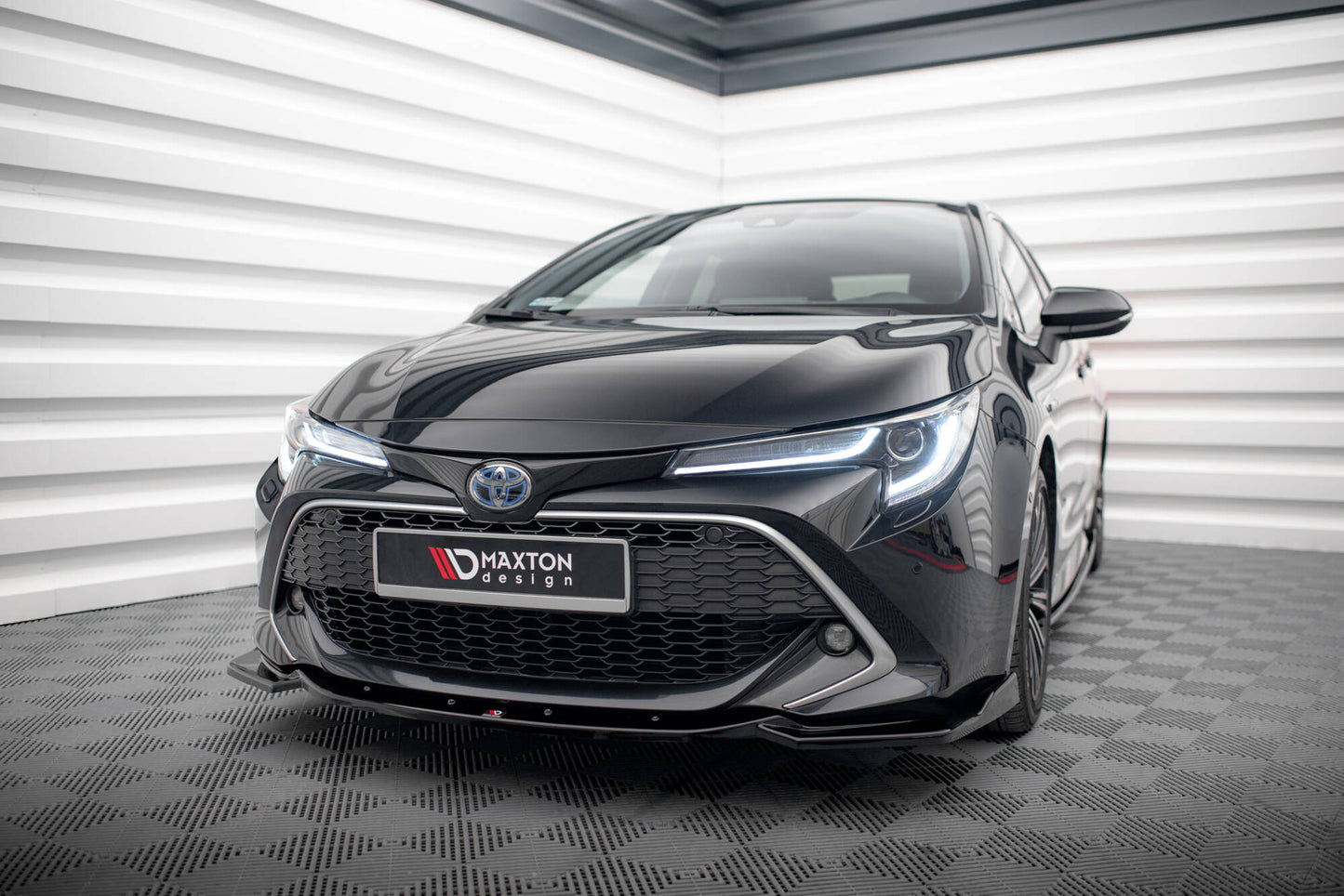 Front Ansatz V.2 für Toyota Corolla XII Touring Sports/ Hatchback schwarz Hochglanz