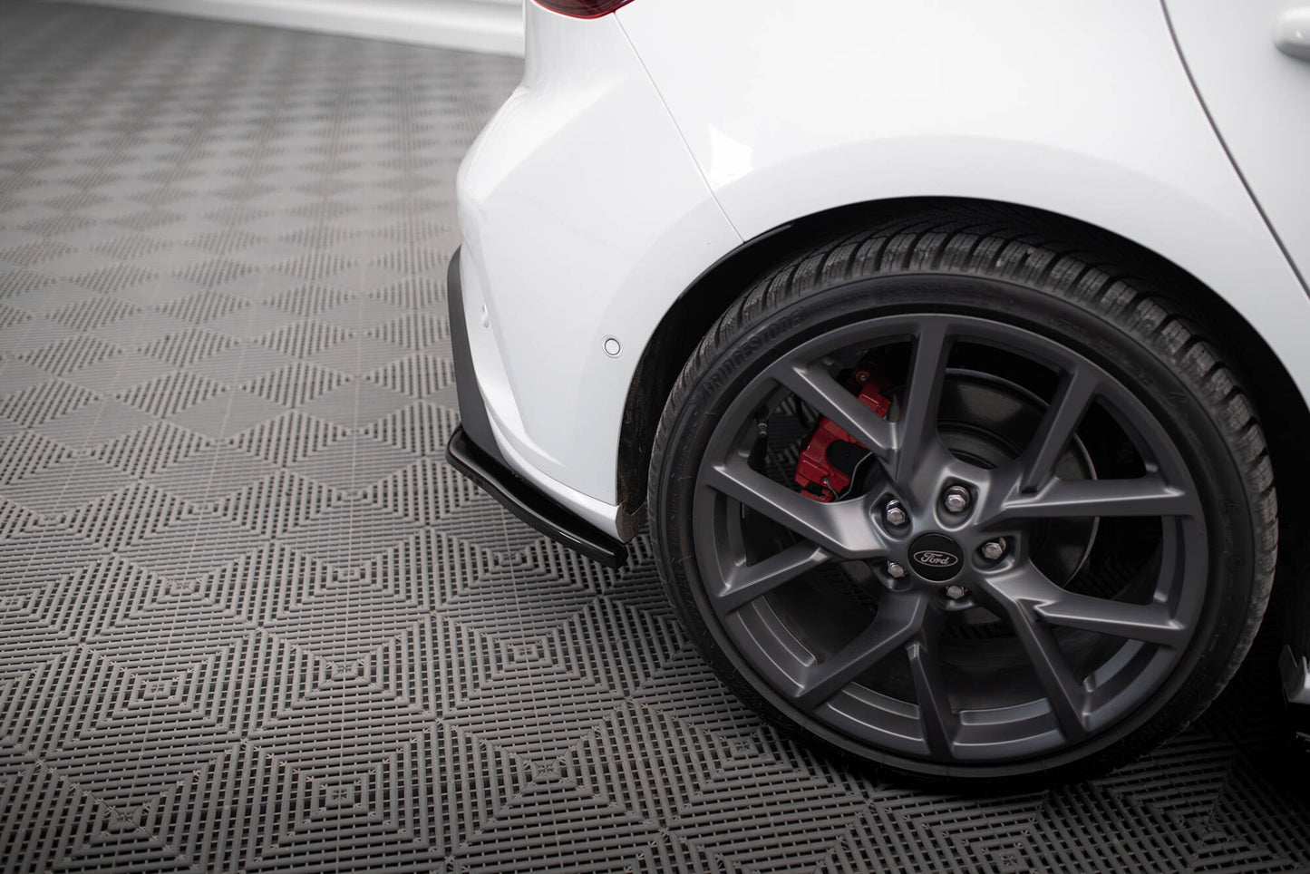 Heck Ansatz Flaps Diffusor V.1 für Ford Focus ST Mk4 schwarz Hochglanz