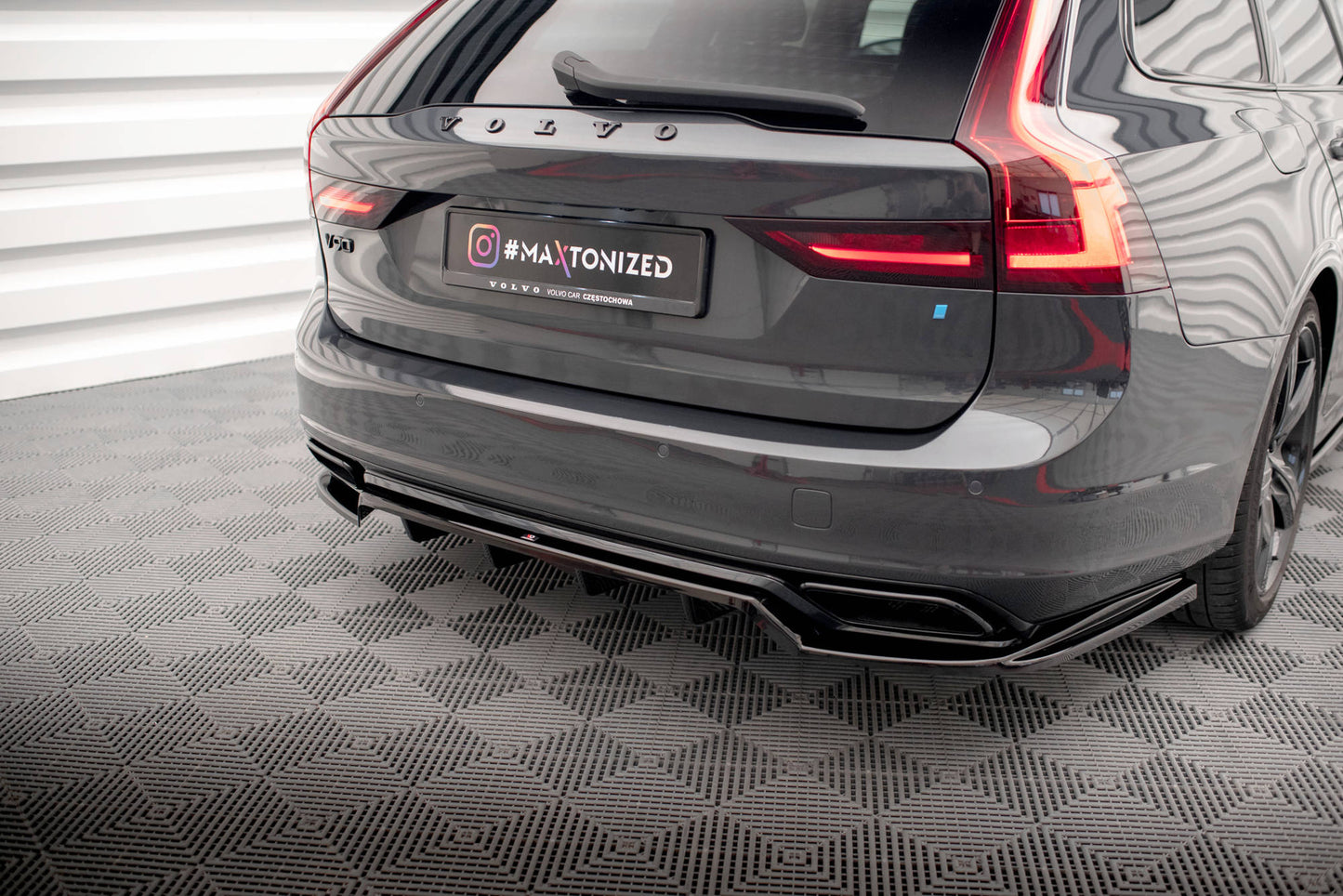 Mittlerer Cup Diffusor DTM Look Heck Ansatz für Volvo V90 / S90 R-Design Mk2 schwarz Hochglanz