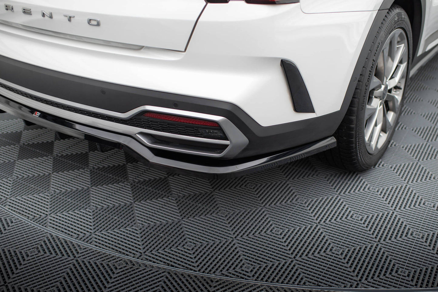 Mittlerer Cup Diffusor DTM Look Heck Ansatz für Kia Sorento Mk4 schwarz Hochglanz