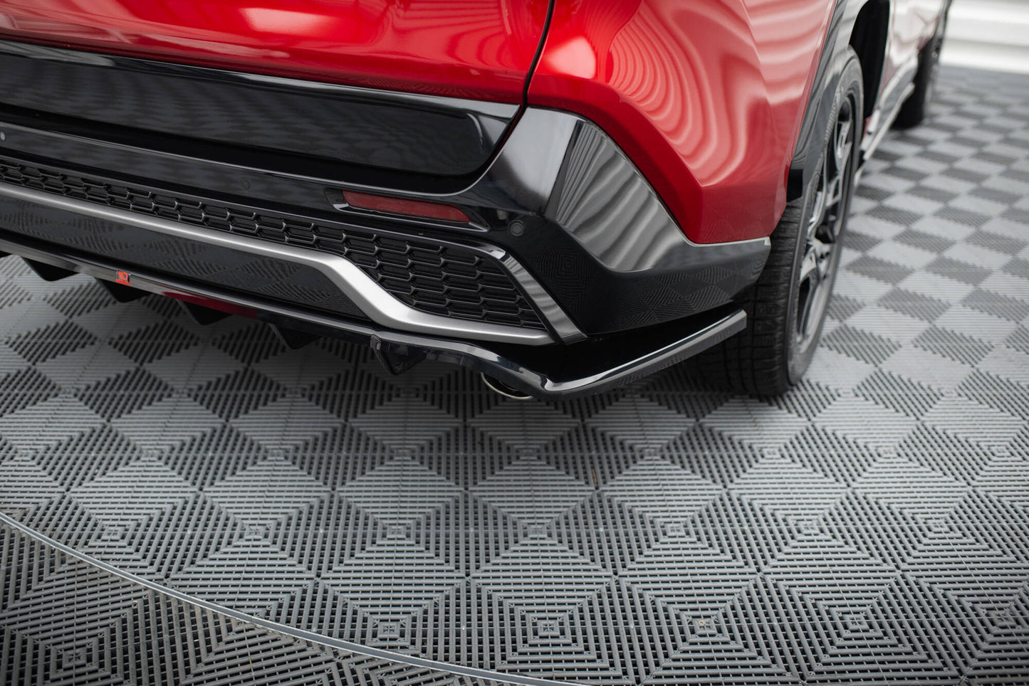 Mittlerer Cup Diffusor DTM Look Heck Ansatz für Toyota RAV4 GR Sport Mk5 schwarz Hochglanz