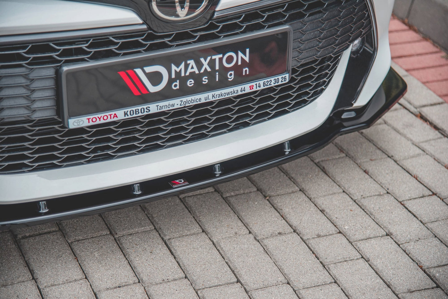 Front Ansatz V.1 für Toyota Corolla XII Touring Sports/ Hatchback schwarz Hochglanz