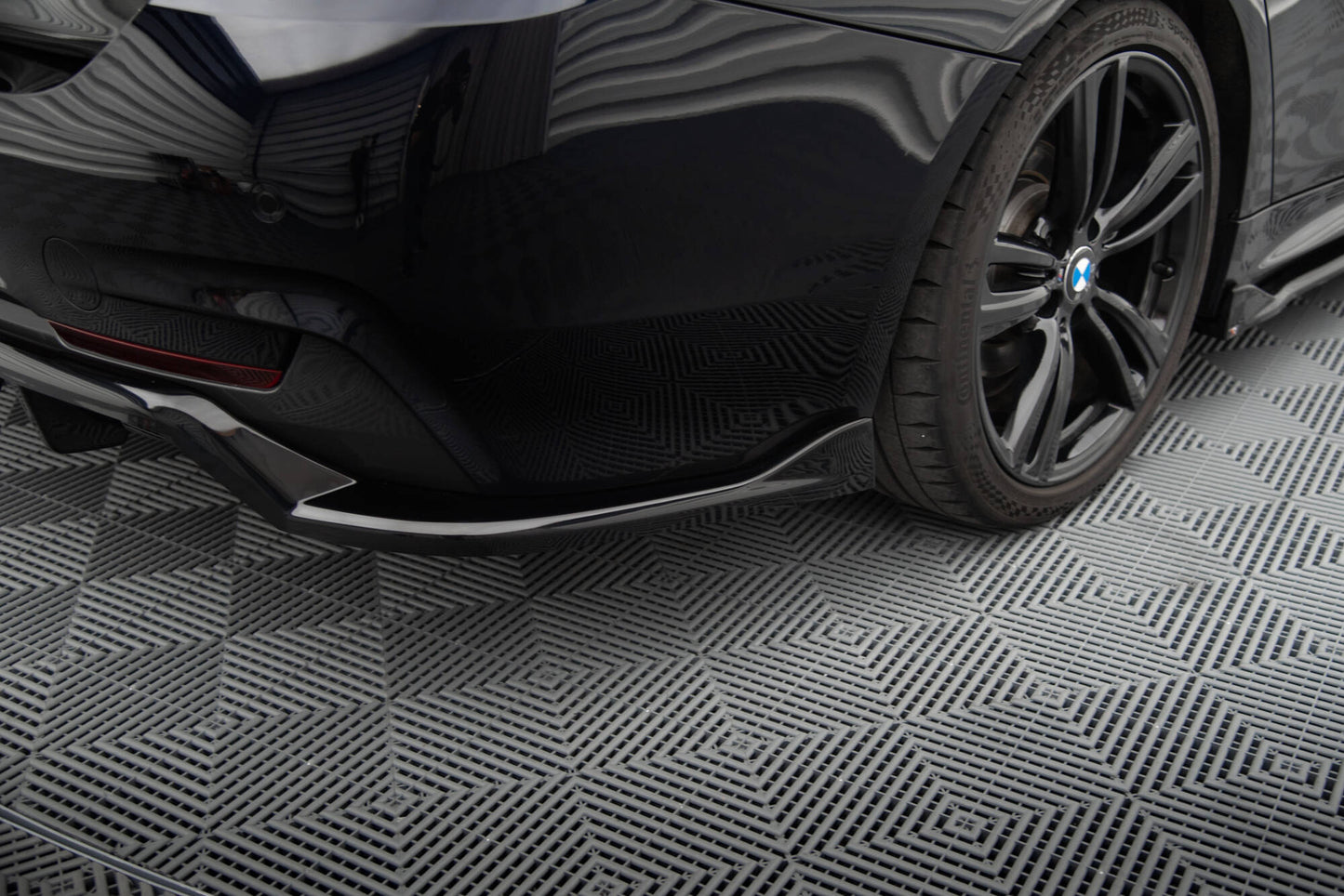 Mittlerer Cup Diffusor DTM Look Heck Ansatz für BMW 4er Coupe / Gran Coupe / Cabrio M-Paket F32 / F36 / F33 schwarz Hochglanz