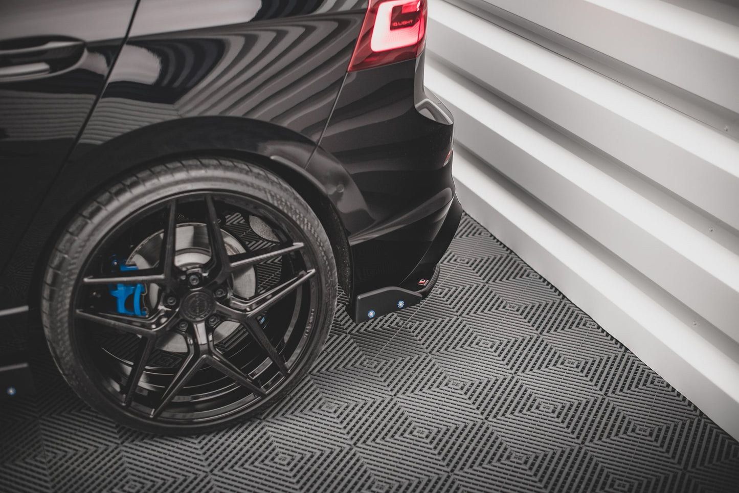 Heck Ansatz Flaps Diffusor V.2 + Flaps für VW Golf R Mk8 Facelift