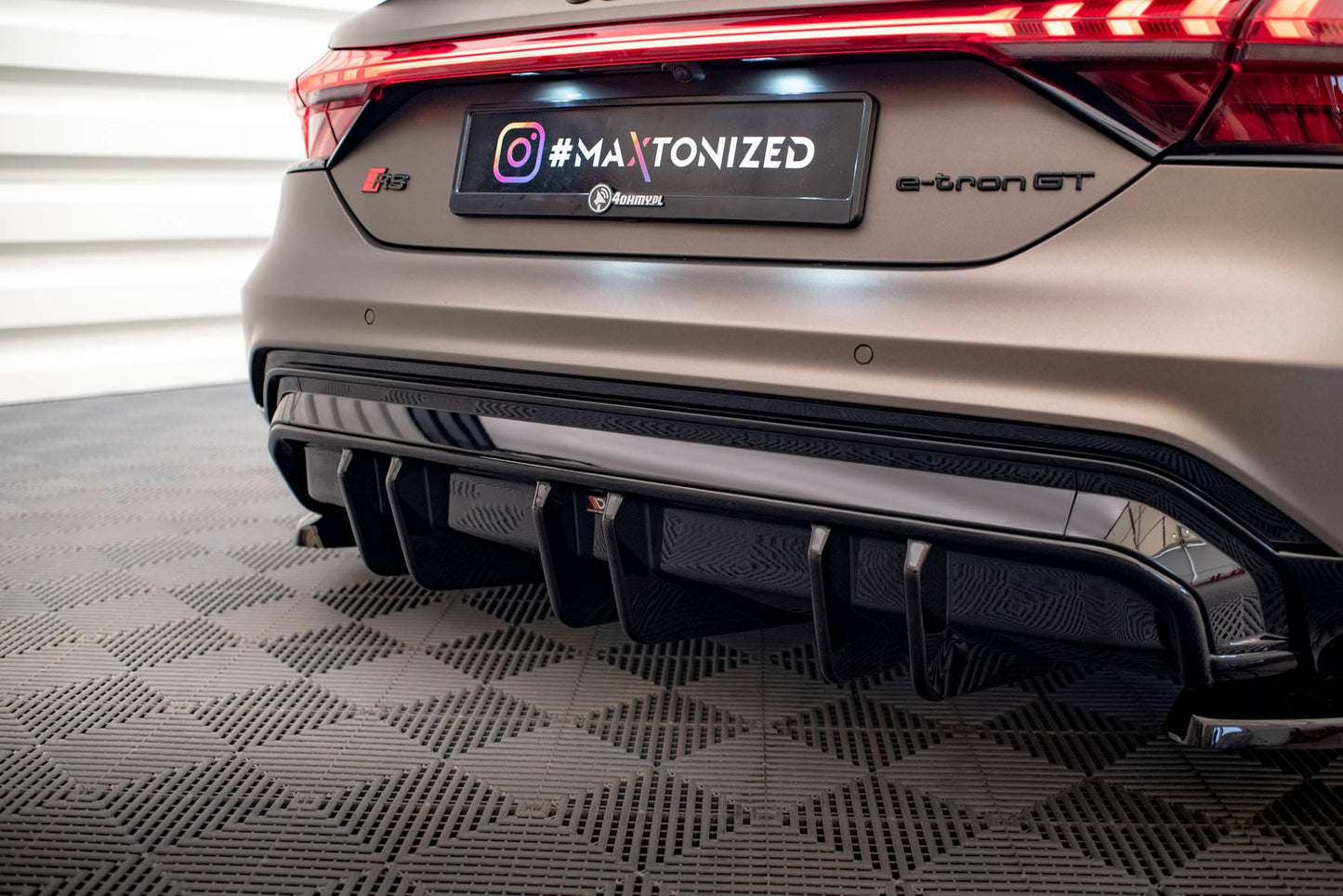 Diffusor Heck Ansatz für Audi e-Tron GT / RS GT Mk1 schwarz Hochglanz