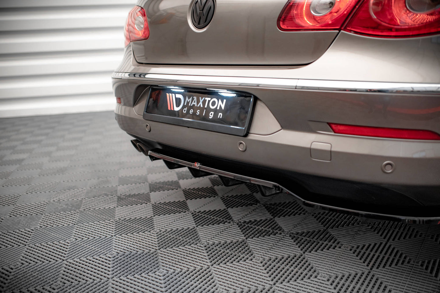 Mittlerer Cup Diffusor DTM Look Heck Ansatz für VW Passat CC schwarz Hochglanz