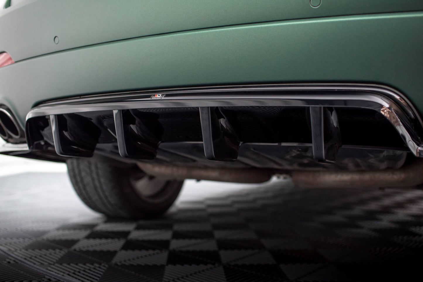 Mittlerer Cup Diffusor DTM Look Heck Ansatz für Maserati Levante Mk1 schwarz Hochglanz