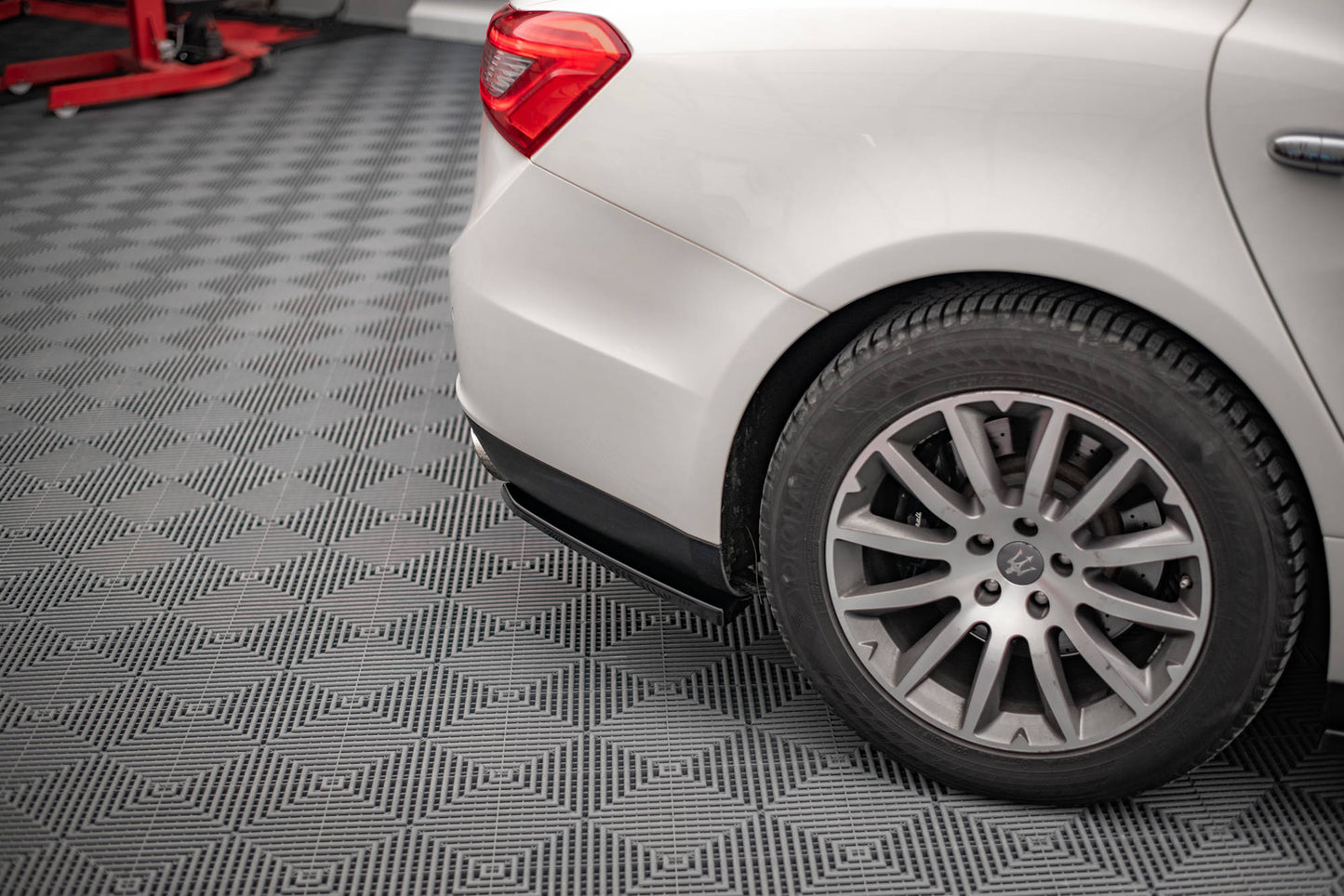 Heck Ansatz Flaps Diffusor für Maserati Ghibli Mk3 schwarz Hochglanz