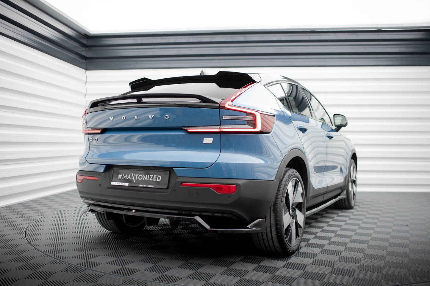 Mittlerer Cup Diffusor DTM Look Heck Ansatz für Volvo C40 Mk1 schwarz Hochglanz