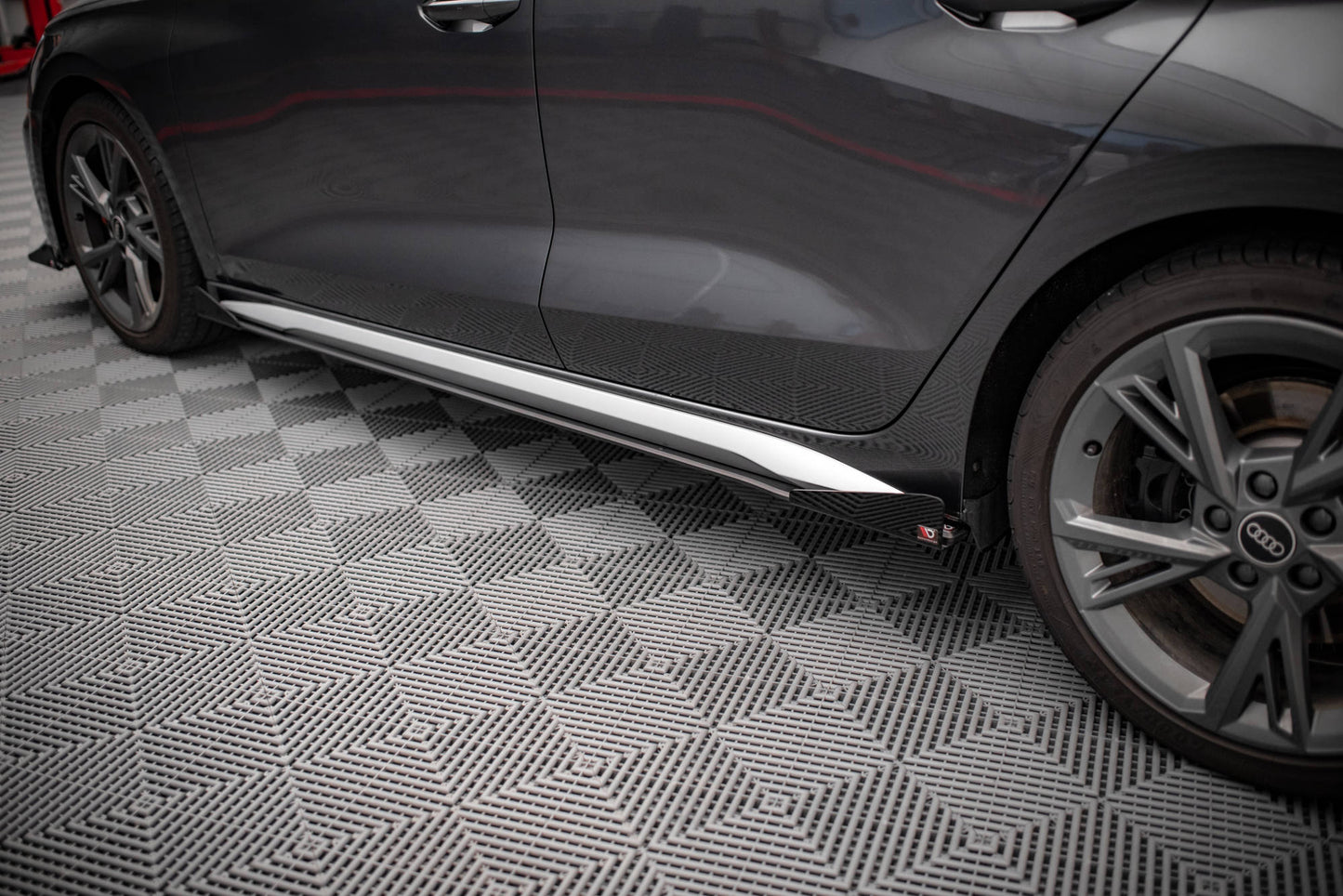Street Pro Seitenschweller Ansatz für + Flaps Audi S3 / A3 S-Line 8Y / 8Y Facelift schwarz Hochglanz