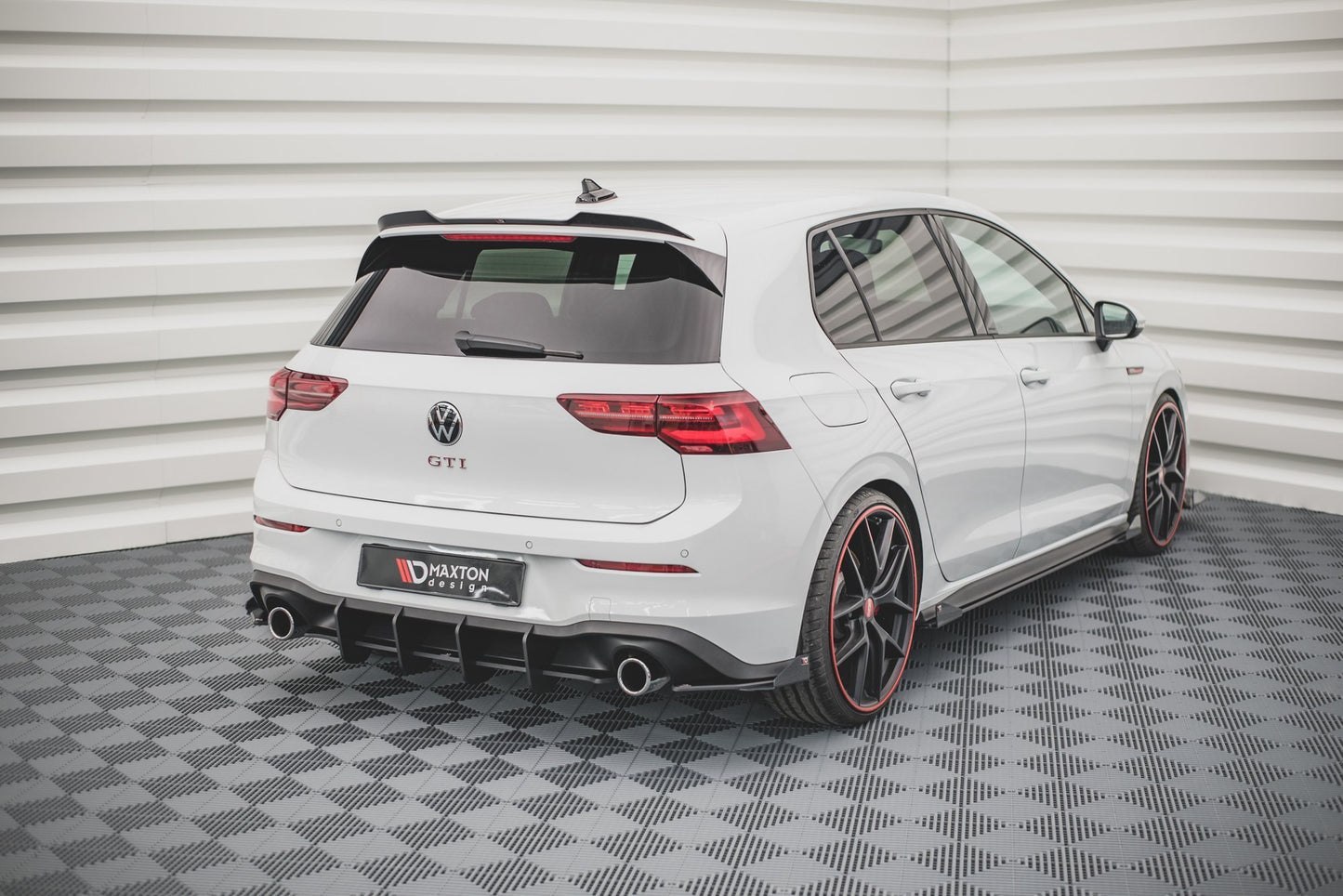 Street Pro Heck Ansatz Flaps Diffusor +Flaps für Volkswagen Golf GTI / GTE Mk8 schwarz Hochglanz