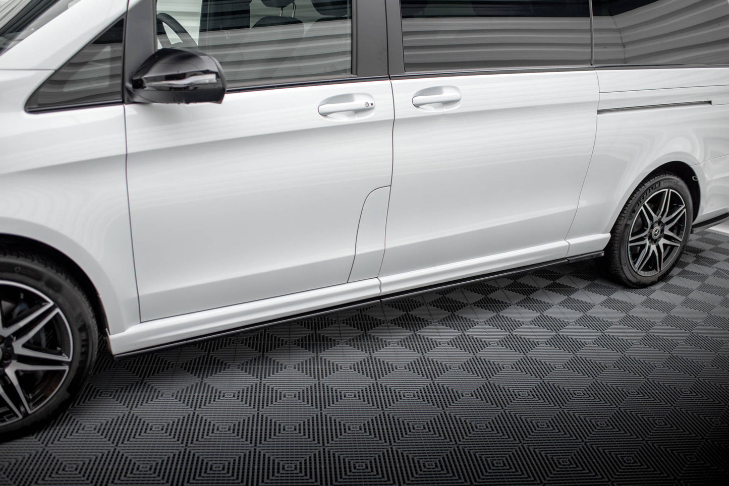 Seitenschweller Ansatz für V.1 für Mercedes-Benz V-Klasse Extra Long AMG-Line W447 schwarz Hochglanz