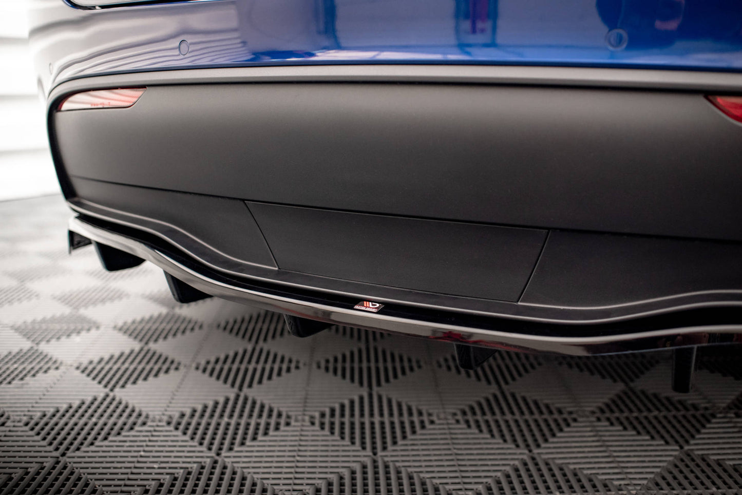 Mittlerer Cup Diffusor DTM Look Heck Ansatz für Tesla Model Y schwarz Hochglanz