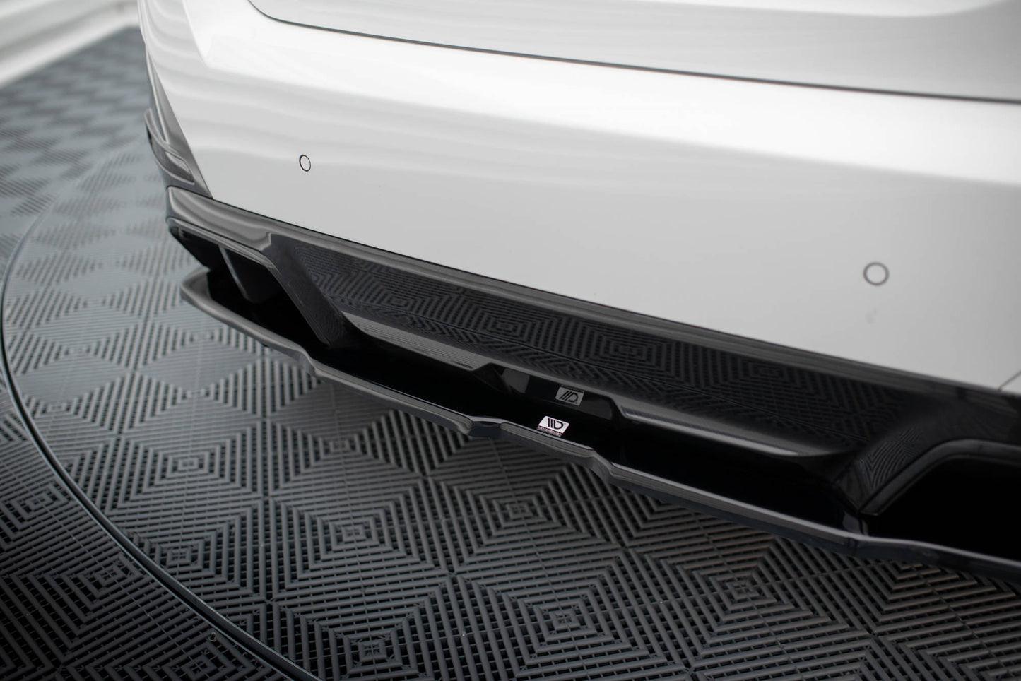 Mittlerer Cup Diffusor DTM Look Heck Ansatz V.2 für BMW i4 M-Paket G26 schwarz Hochglanz
