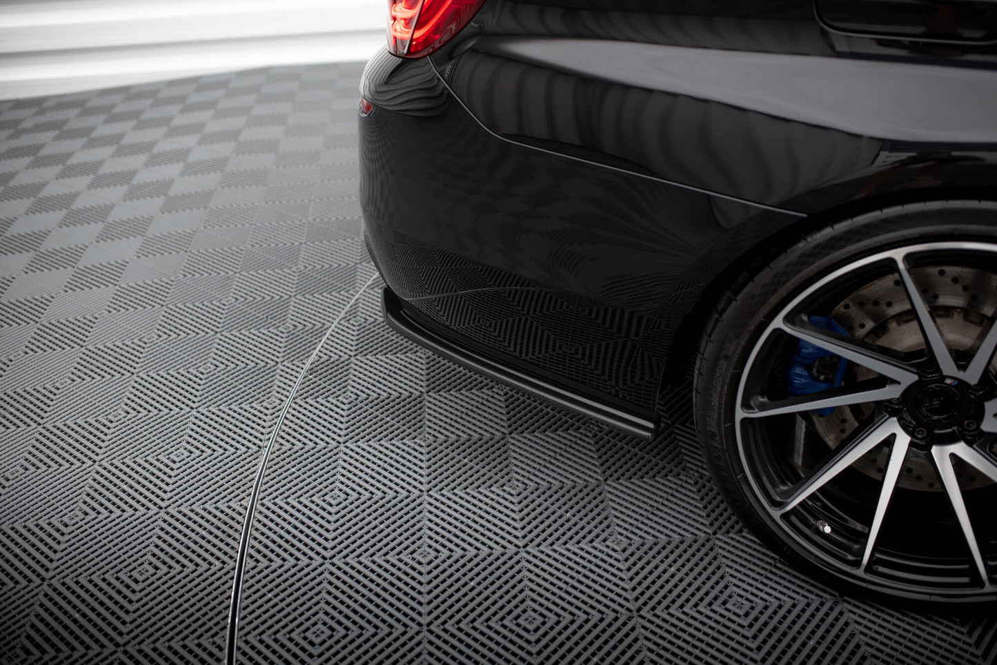 Heck Ansatz Flaps Diffusor für BMW M5 F10 schwarz Hochglanz