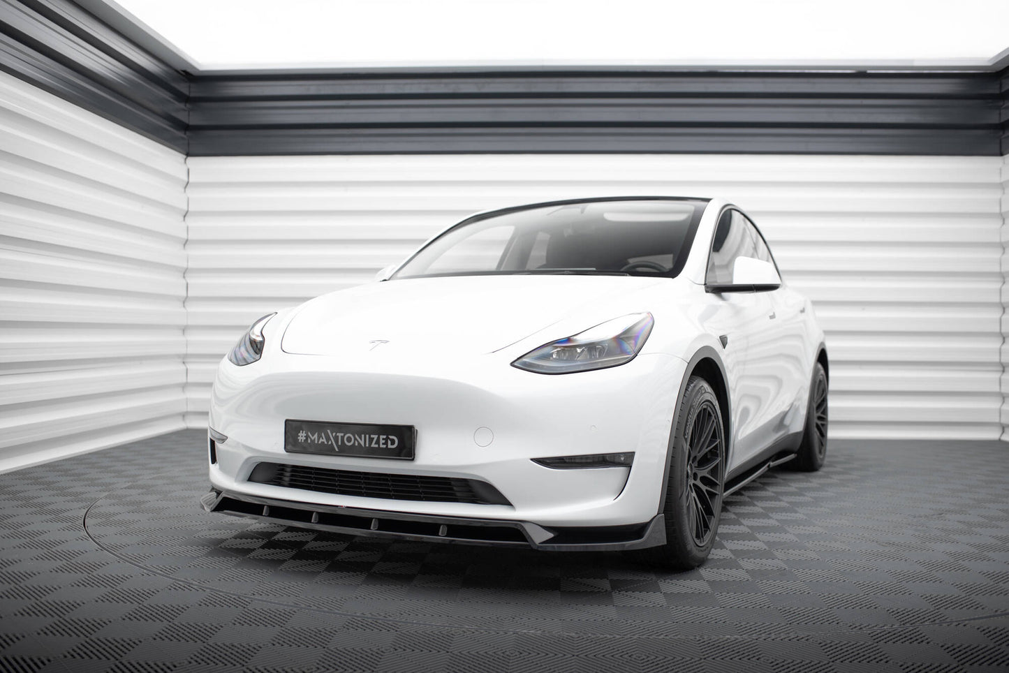 Front Ansatz V.2 für Tesla Model Y schwarz Hochglanz