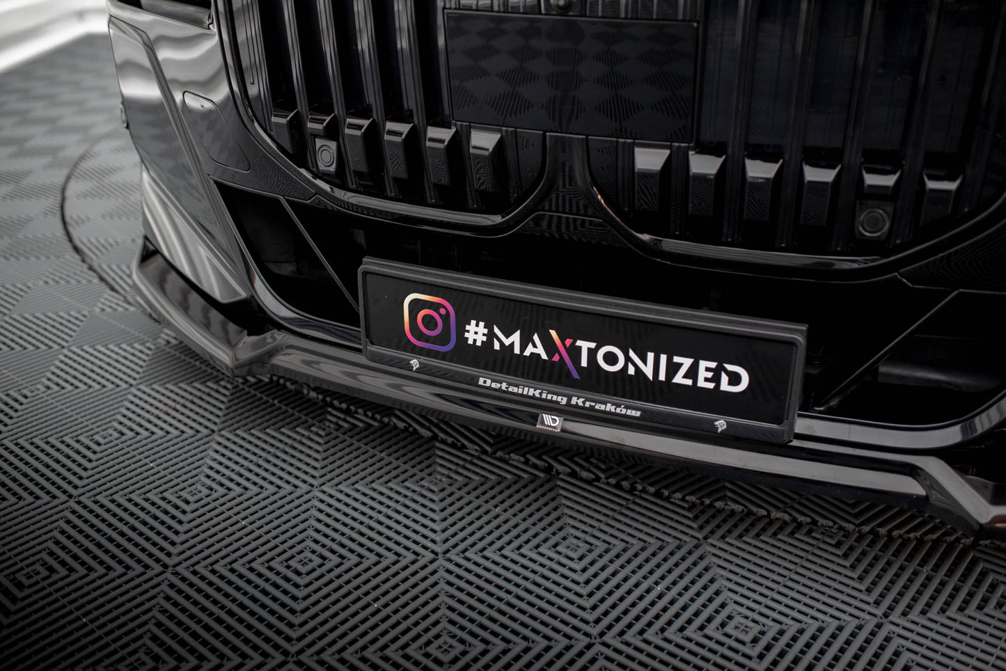 Front Ansatz V.3 für BMW 7 M-Paket / M760e / i7 M-Paket G70 schwarz Hochglanz