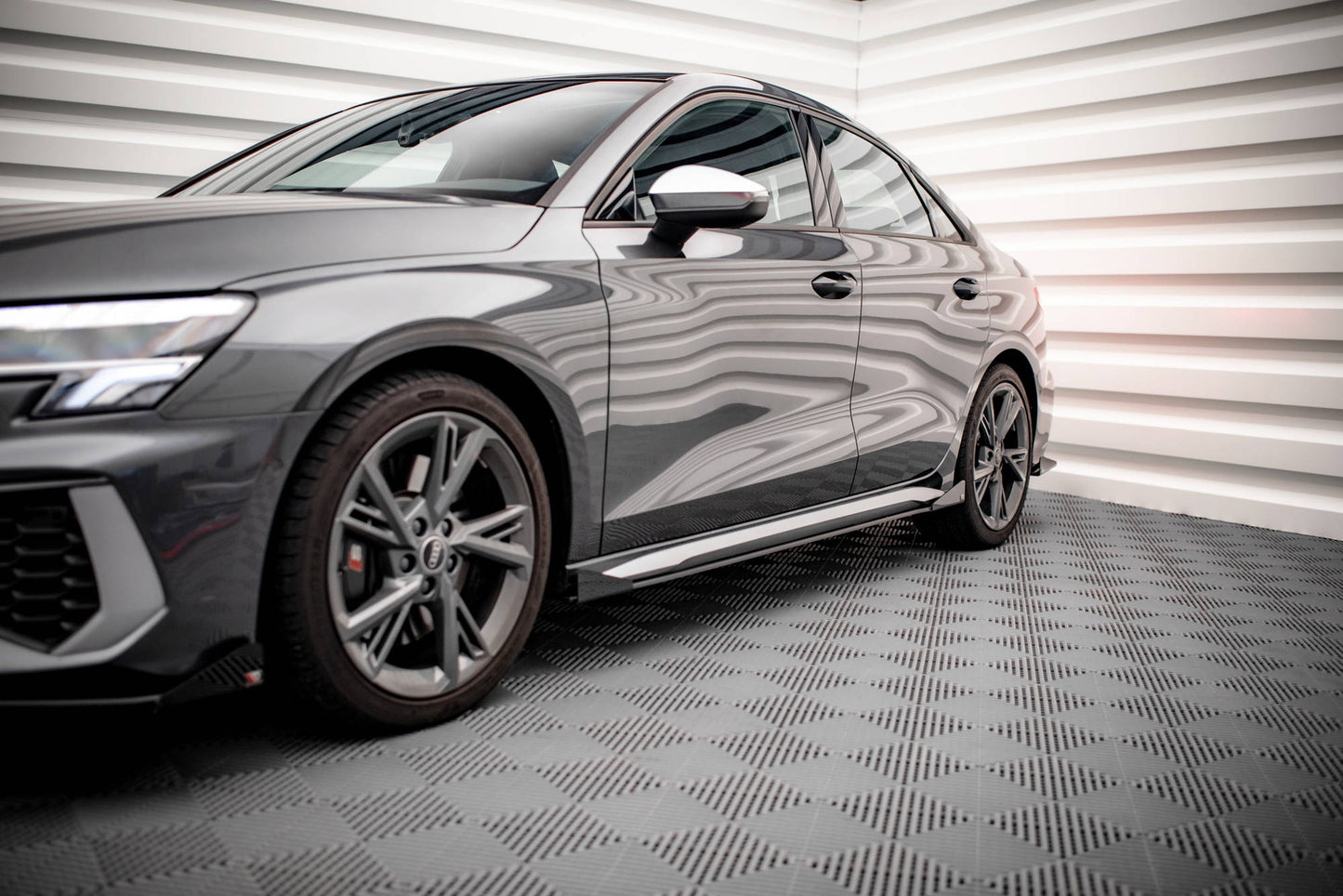Street Pro Seitenschweller Ansatz für + Flaps Audi S3 / A3 S-Line 8Y / 8Y Facelift schwarz Hochglanz