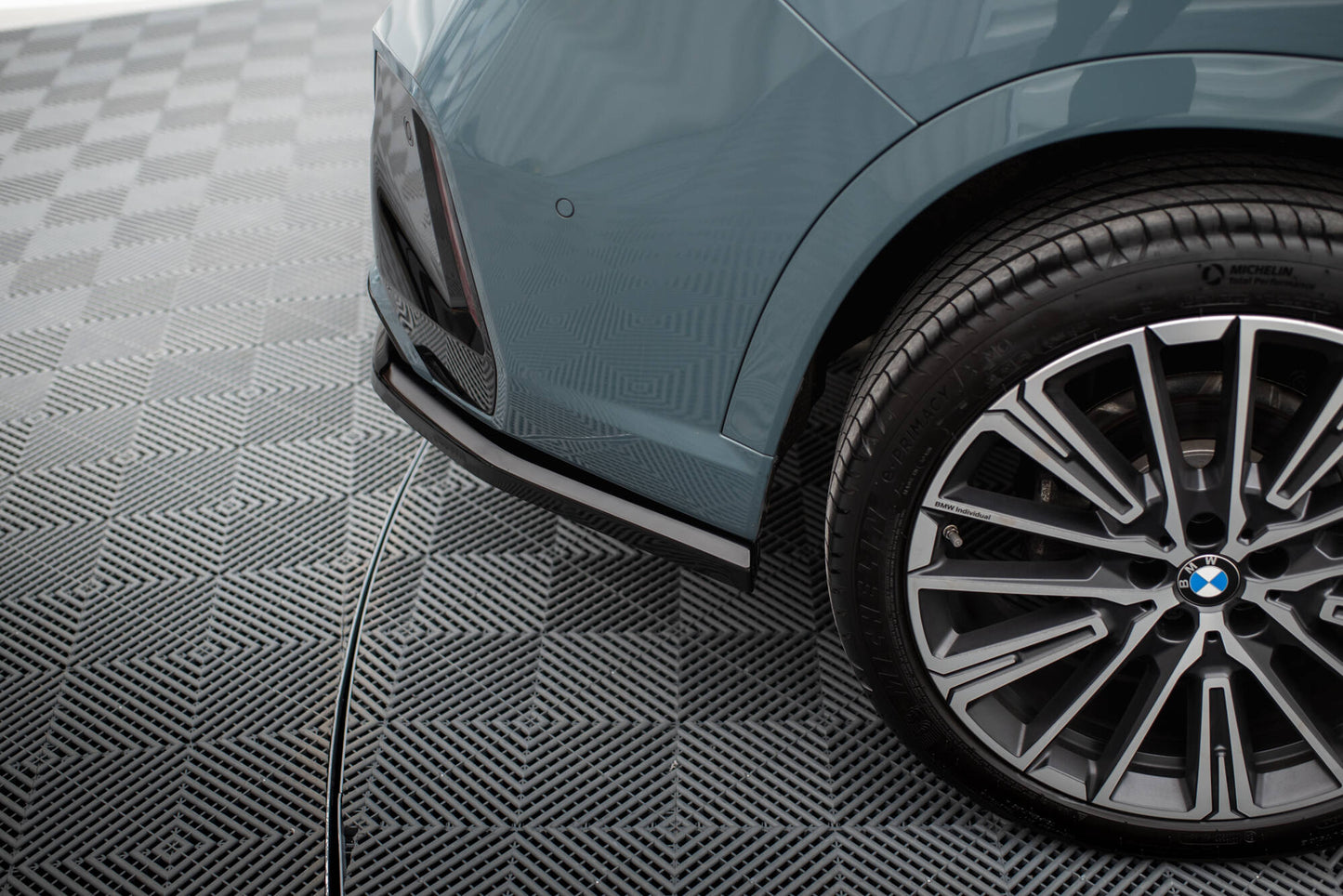 Mittlerer Cup Diffusor DTM Look Heck Ansatz für BMW X1 M-Paket U11 schwarz Hochglanz
