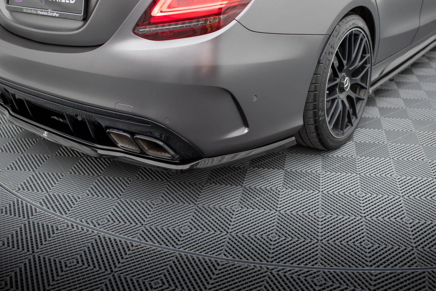 Mittlerer Cup Diffusor DTM Look Heck Ansatz für Mercedes-AMG C63 Limousine / Kombi W205 Facelift schwarz Hochglanz