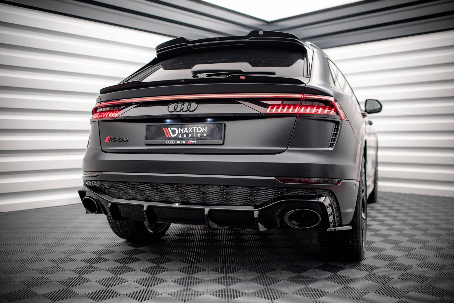 Diffusor Heck Ansatz für Audi RSQ8 Mk1 schwarz Hochglanz