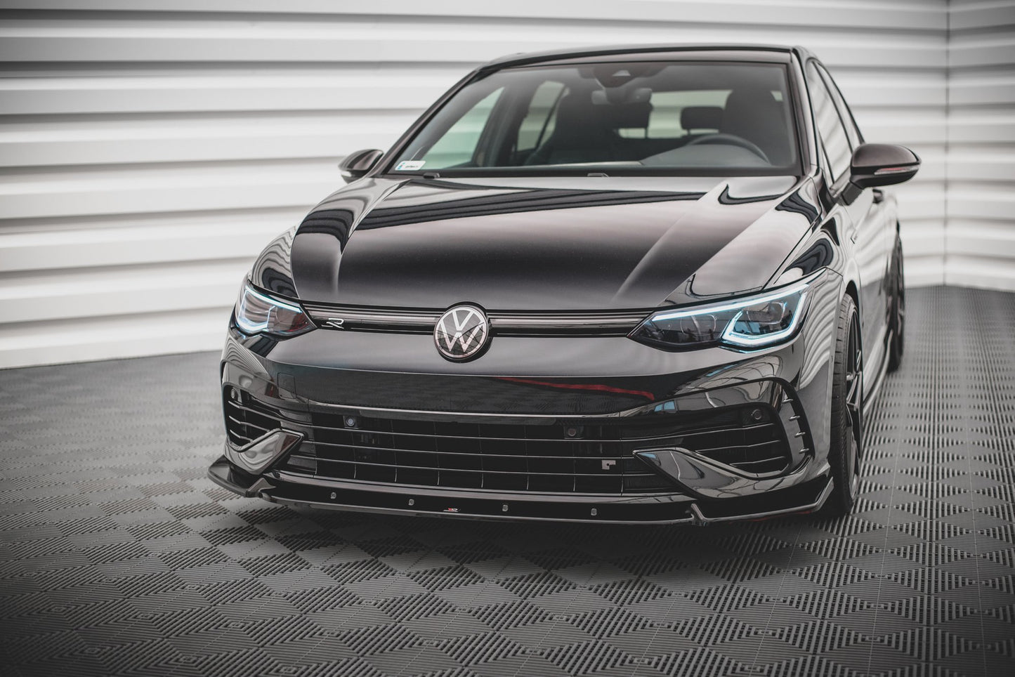 Front Ansatz V.2 für VW Golf R Mk8 schwarz Hochglanz