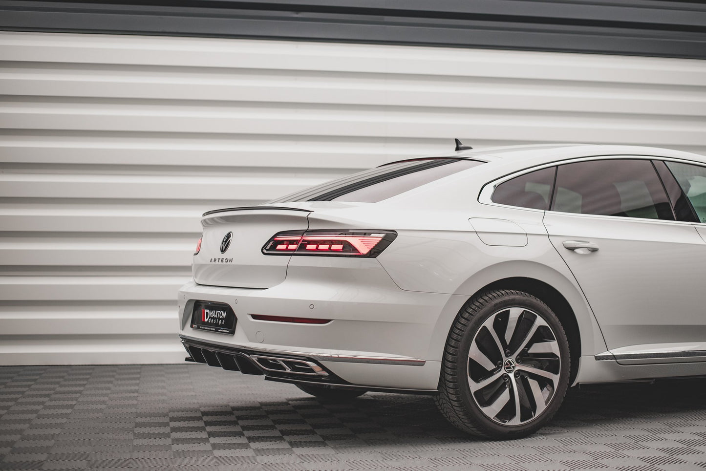 Heck Ansatz Flaps Diffusor für VW Arteon R-Line Facelift schwarz Hochglanz