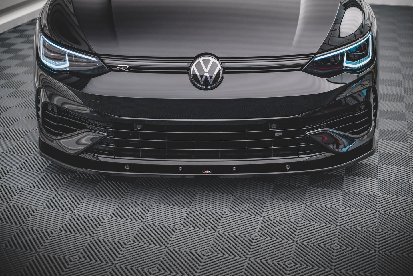 Front Ansatz V.1 für VW Golf R Mk8 schwarz Hochglanz