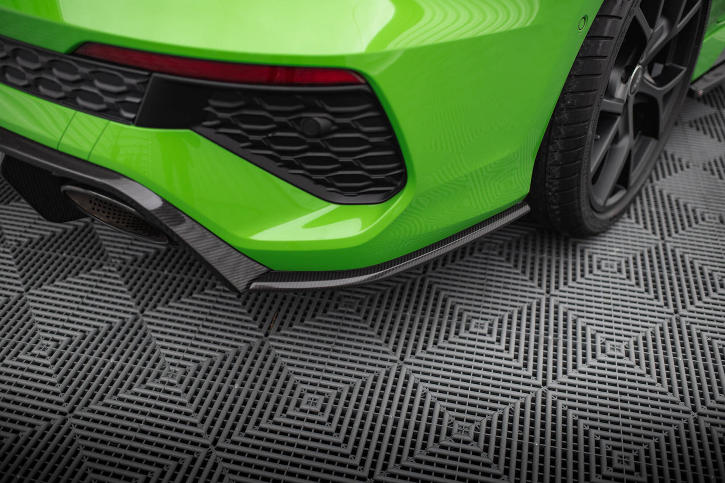 Prepreg Carbon Fiber Heck Ansatz Flaps Diffusor V.2 für Audi RS3 Limousine 8Y