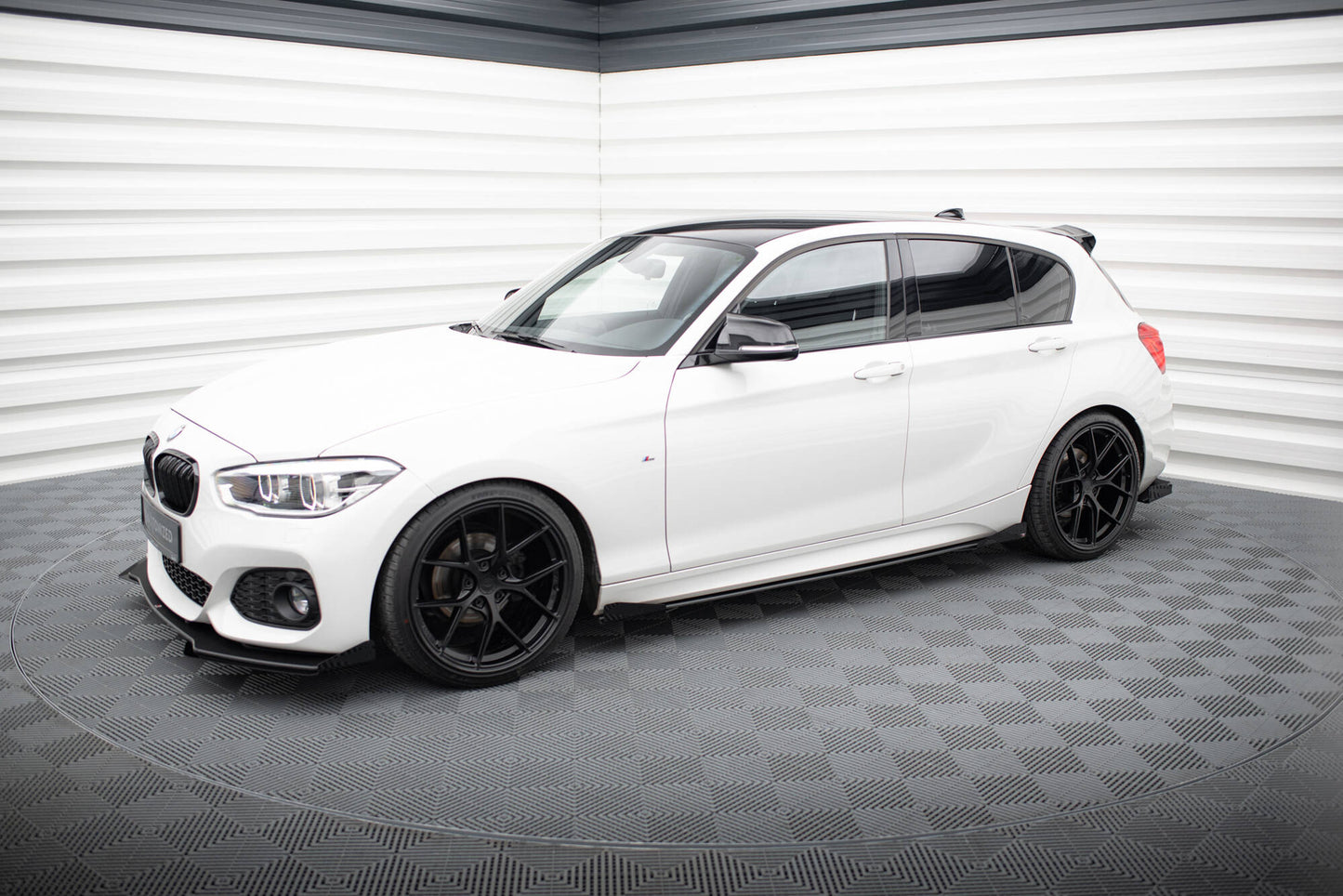 Street Pro Seitenschweller Ansatz V.2 für + Flaps für BMW 1er F20 M135i / M140i / M-Paket schwarz Hochglanz