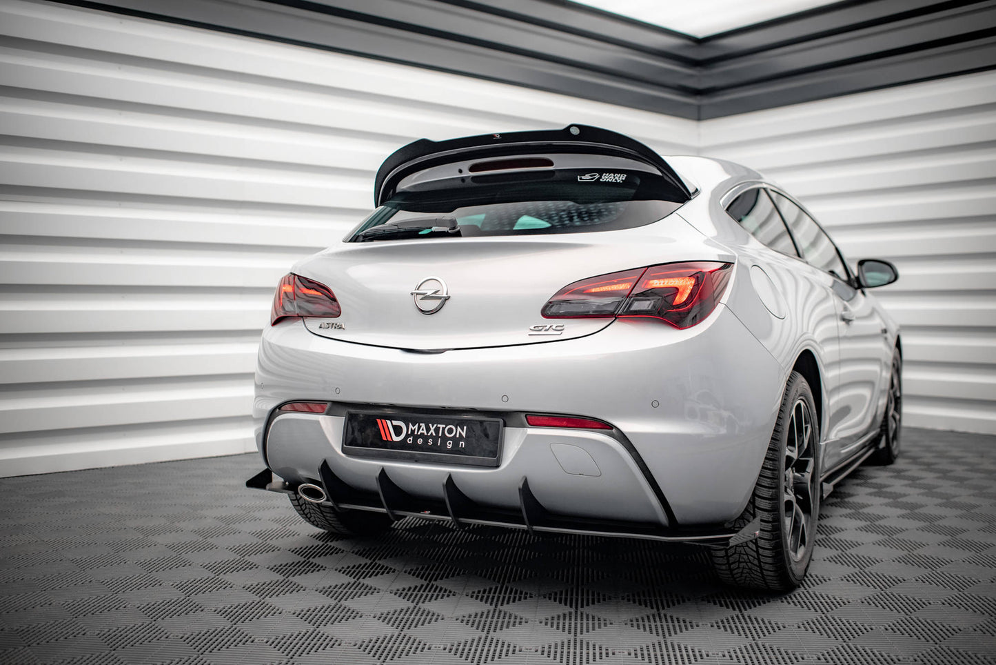 Robuste Racing Diffusor Heck Ansatz + Flaps für Opel Astra GTC OPC-Line J schwarz Hochglanz