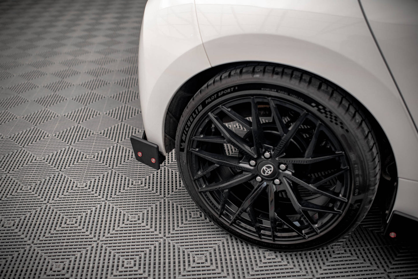 Heckansatz V.1 + Flaps Toyota Yaris Mk4