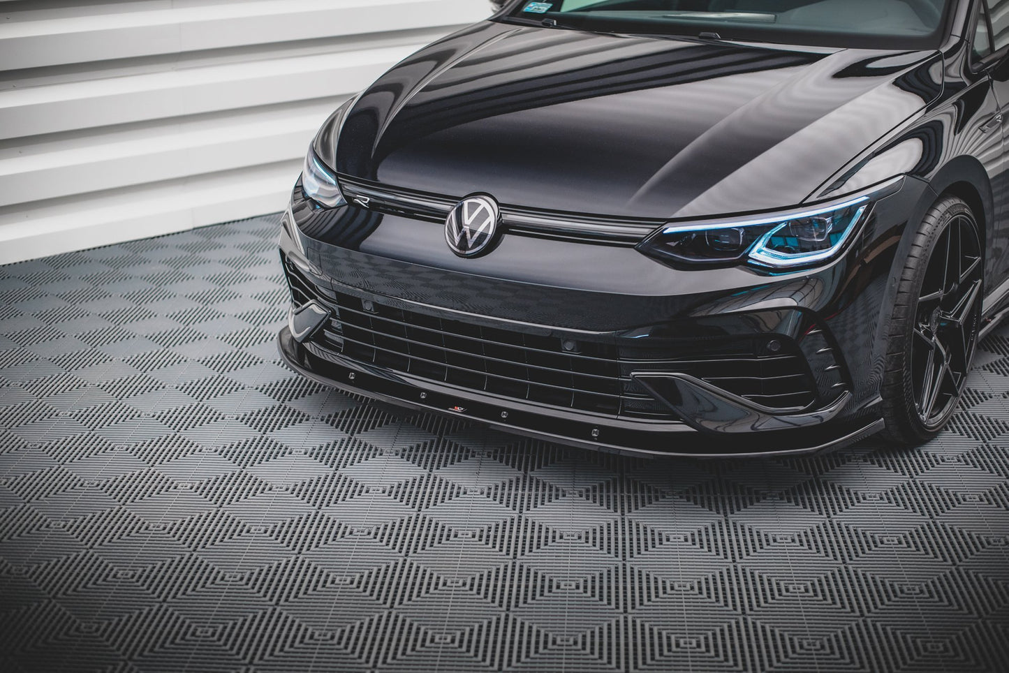 Front Ansatz V.1 für VW Golf R Mk8 schwarz Hochglanz