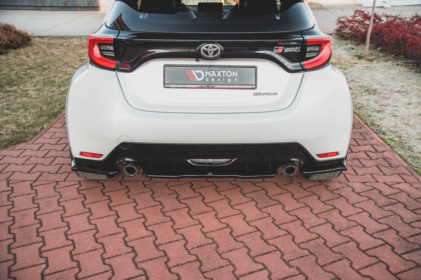 Heck Ansatz Flaps Diffusor V.1 für Toyota GR Yaris Mk4 schwarz Hochglanz