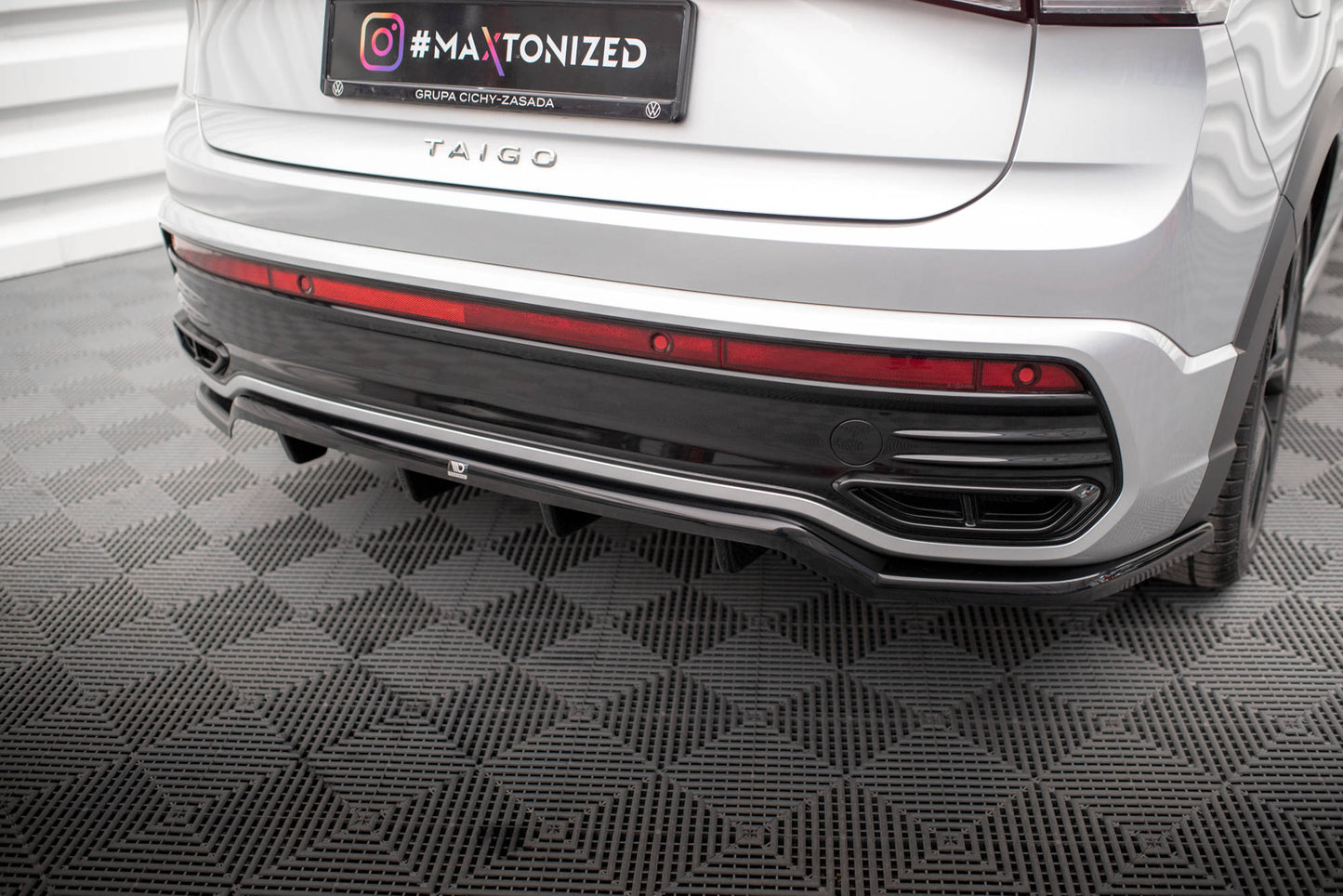 Mittlerer Cup Diffusor DTM Look Heck Ansatz für VW Taigo R-Line Mk1 schwarz Hochglanz