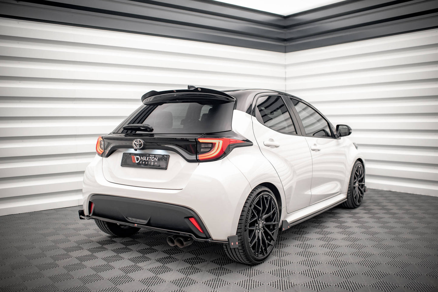 Heckansatz V.1 + Flaps Toyota Yaris Mk4
